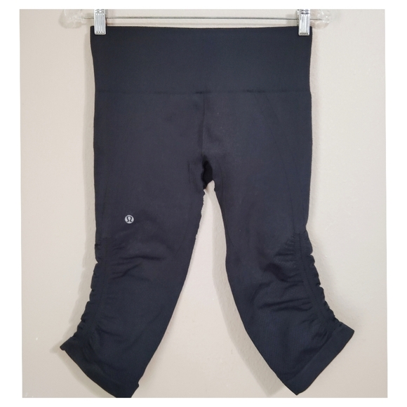 lululemon athletica Pants - Lululemon Ebb And Flow Crop II Size 6